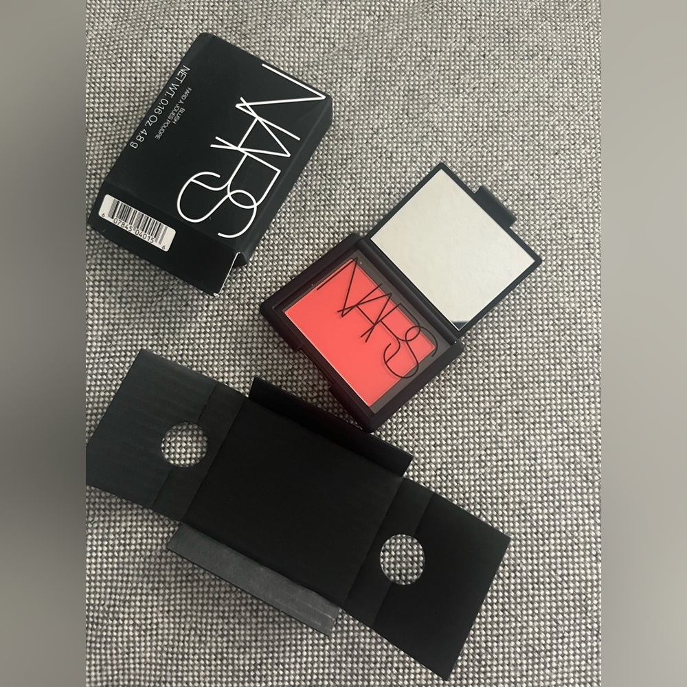 NEW - NARS BLUSH IN EXHIBIT A COLOR